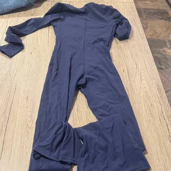 Elegant Navy Jumpsuit - Picture 4 of 4